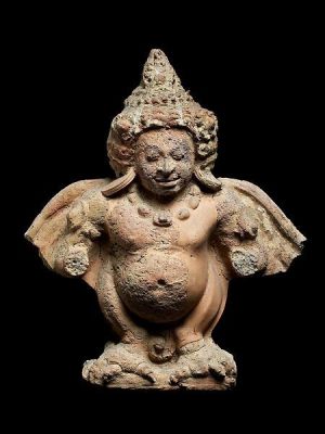 The Batujaya Garuda Terracotta Sculpture: An Enigma Wrapped in Fiery Glaze!