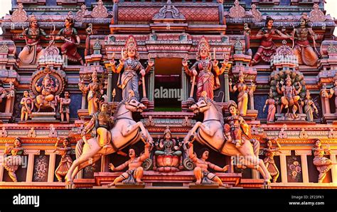  The Sri Mariamman Temple Bronze Statue: An Intricate Dance Between Divinity and Detail!